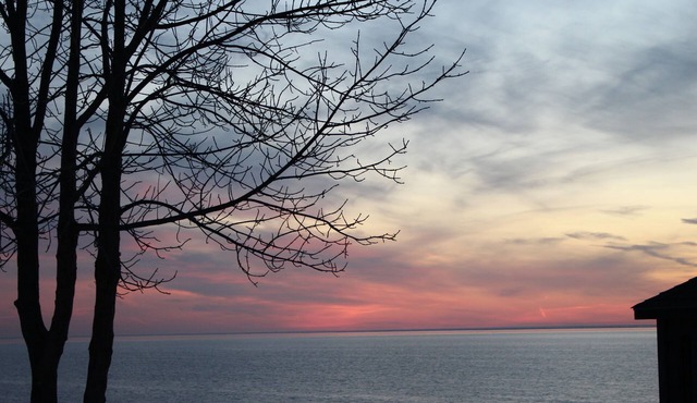 Cheerful life at cottage 2 bedroom on Lake Erie