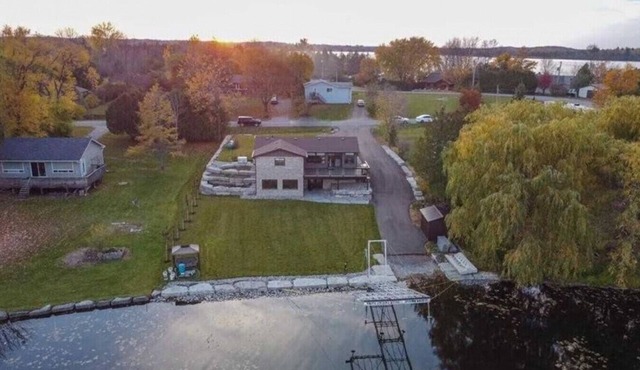 Chemong Lake Cottage w/Private Boat Launch