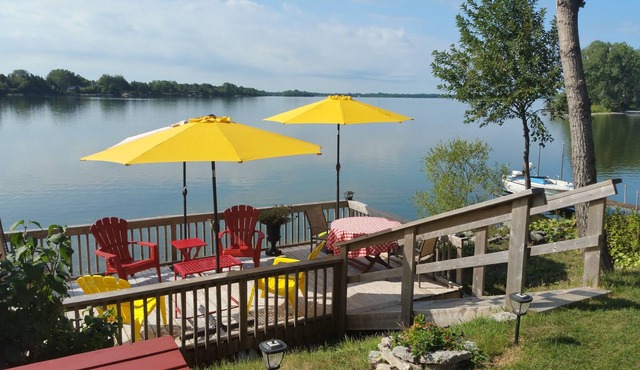 Cherry Beach Family Cottage "on the point"