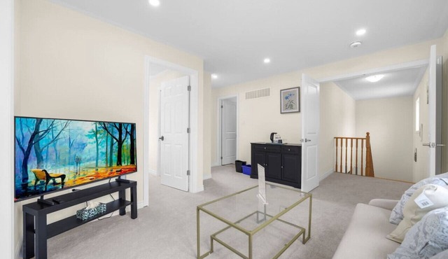 Chic 2BR House, Newly Renovated, Central Spot