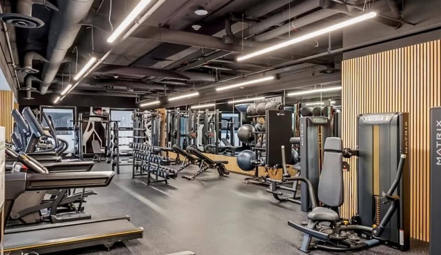 Chic Downtown Living | Sauna, Gym + Pool Table Access
