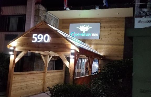 Chomedey Inn