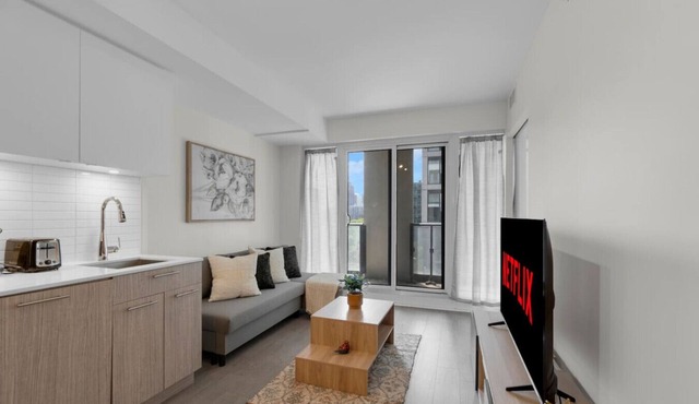City Center - Walkable 2BR - 5 min to Eaton Centre