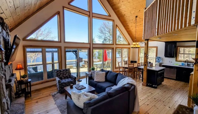 Classic Muskoka Getaway - Hot Tub, Private Beach, Firepit & View!