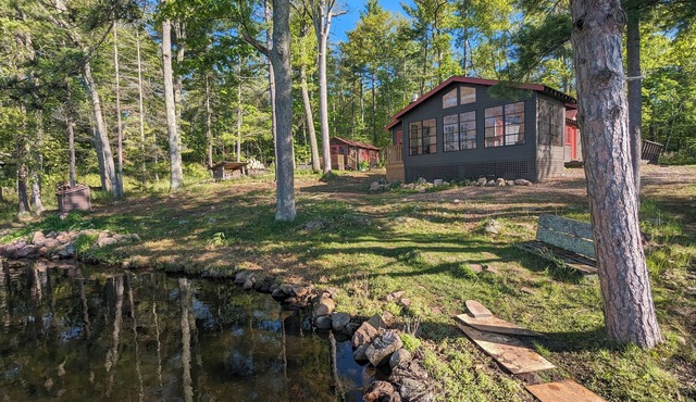 Classic Stony Lake "Island Life" - rustic cabins with fresh amenities