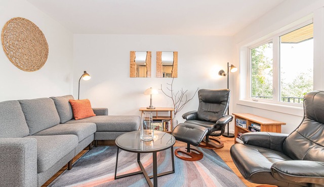 Close to Ganges. 2br 1bath apartment. Peaceful treed setting