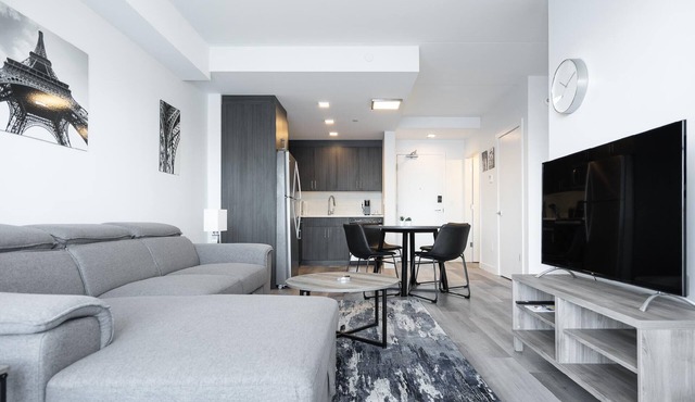 Close to UM+Lavish 1 Bdr+Free Parking (105 30 UC)