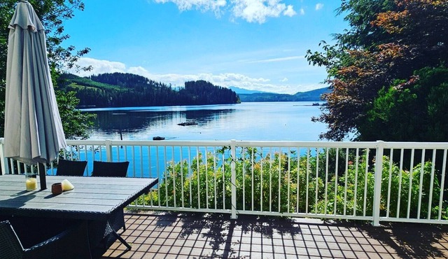 Coal Harbour (Port Hardy) Ocean Front Cottage(pet friendly)