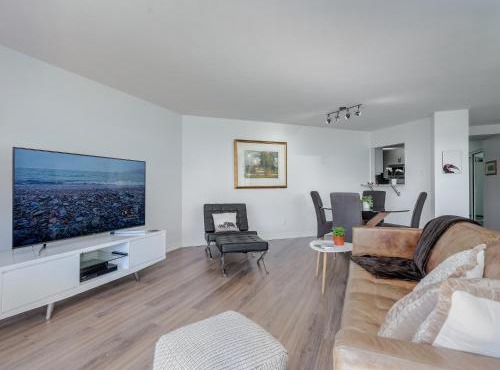Coastal Duet - min 3-Day Stay Breathtaking Views with Work Desk by Victoria Prime!