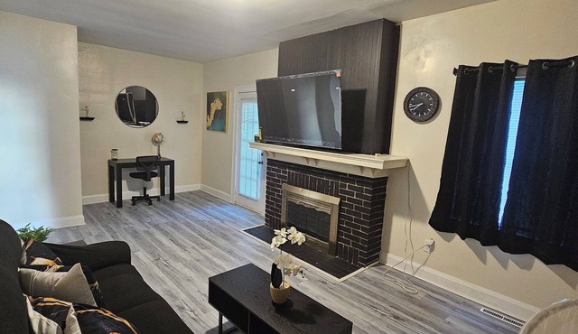 Comfortable 2BR Newell Home Close to Restaurants & shopping