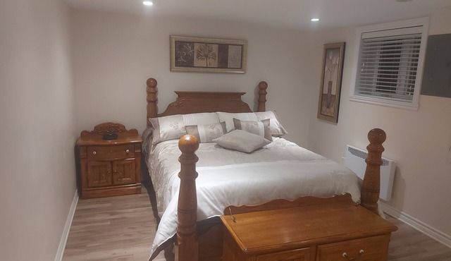 Comfortable apartment, half basement and 3 min walk from Concorde metro station