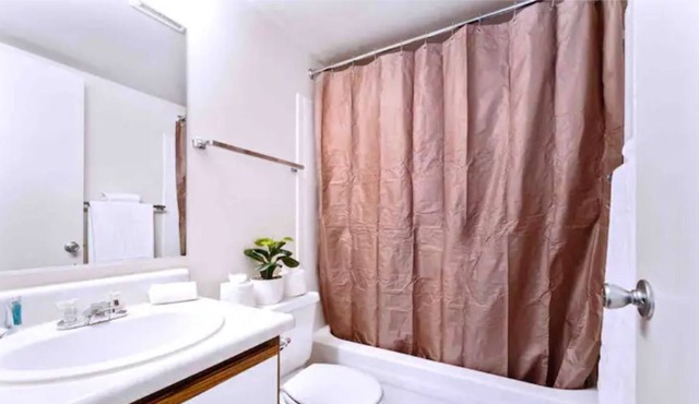 Comfy and Stylish Stay Near UofM North Campus