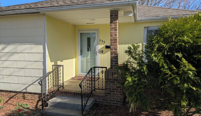 Completely updated 2-bedroom house in Fairmont with garage in Fairmont