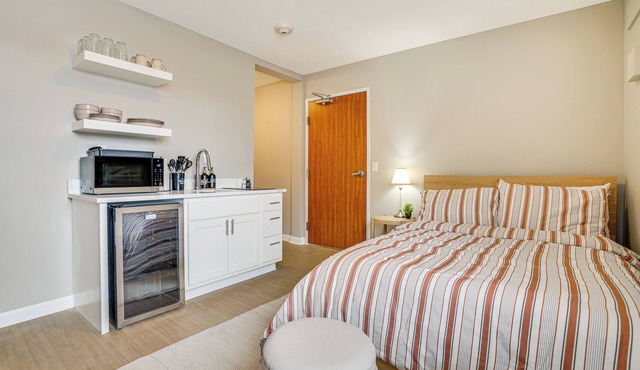 Convenient Studio Stay: Easy Access to Twin Cities