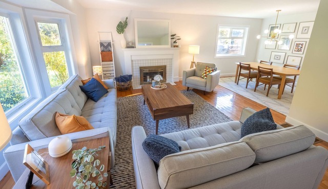 Cordova Burrow - Great Family Home in Saanich!