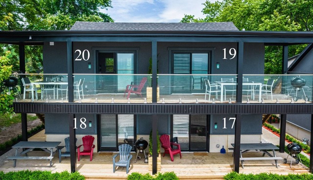Cottage 18: Lower-Level Beachfront Unit in 4-Plex
