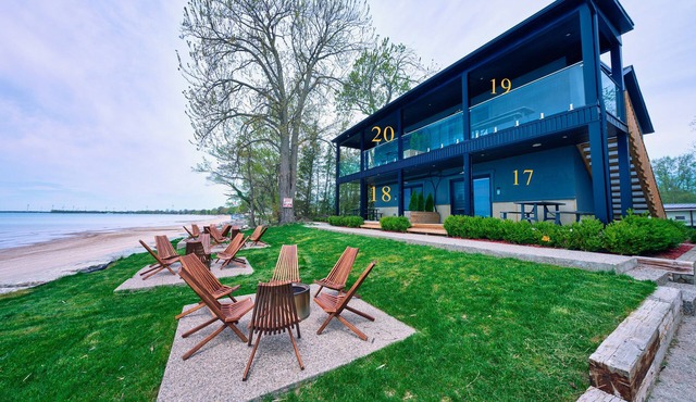 Cottage 20: Upper-Level Beachfront Unit in 4-Plex