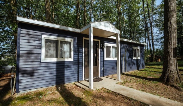 Cottage #6 Lake Life, 2 Bedroom Cottage