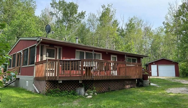 Cottage rental steps from Lake Winnipeg