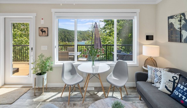 Cottage w/Ocean Views, Hot Tub, Private Beach