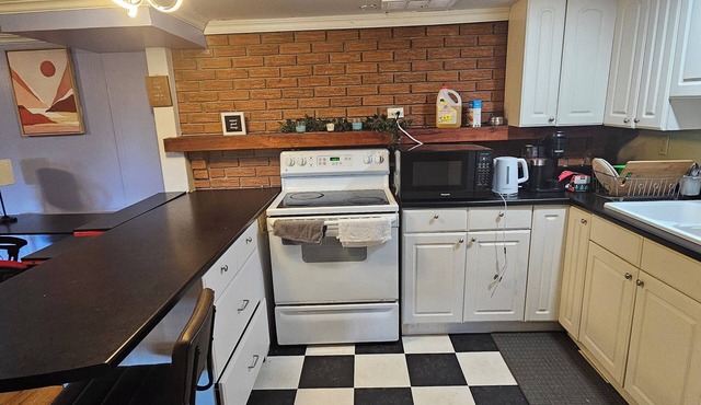 Countryside studio daylight basement apartment. 10 minutes to Brockville town