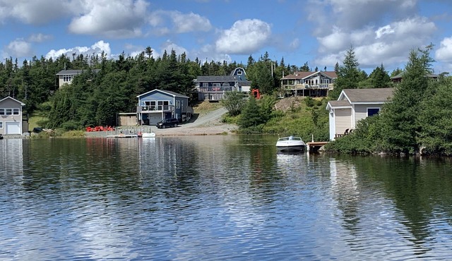 Couple's Retreat, Beautiful Boathouse on the Water.