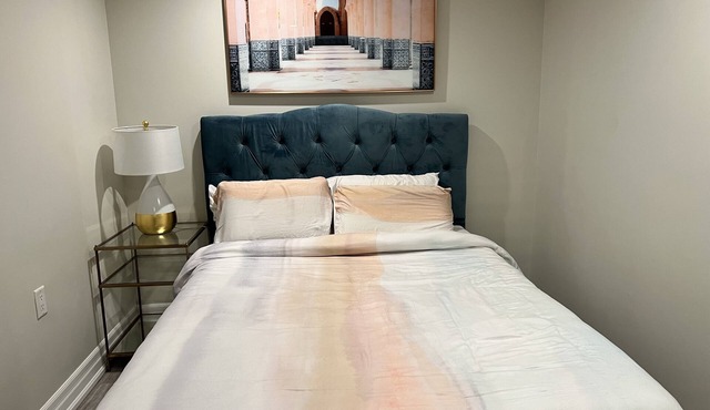 Cozy 1 bedroom Apt in the Annex. Great Location