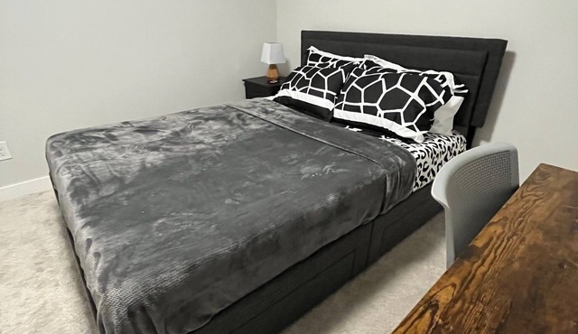 Cozy 1-bedroom condo with WiFi, AC in amazing Regina