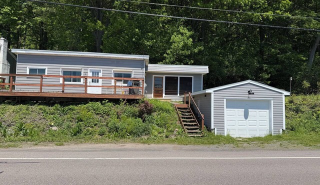 Cozy 1-bedroom cottage on peaceful Otisco Lake, in the beautiful Finger Lake.