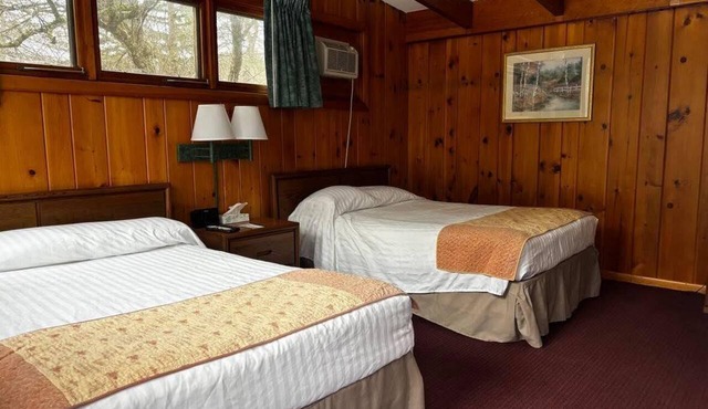 Cozy 1-bedroom hotel room in serene Hamilton - #317 Chenango