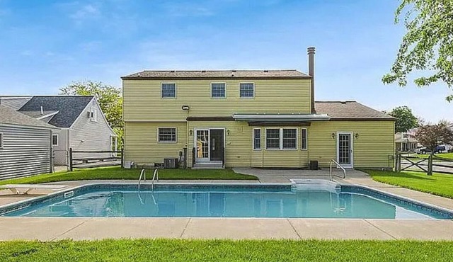 Cozy 1-bedroom house in enchanting Rossford with AC
