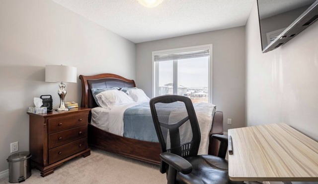 Cozy 1 bedroom private washroom with a Central AC