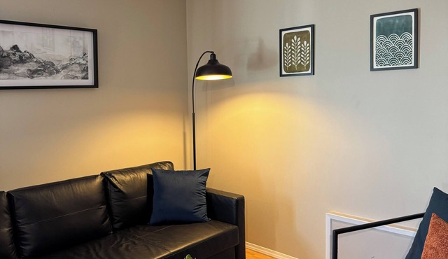 Cozy 1-bedroom suite close to downtown