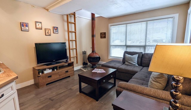 Cozy 1BR Walk to Gondola, Sleep 4, Free Parking
