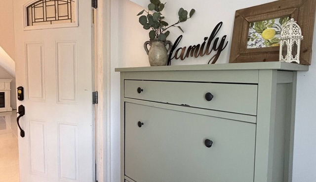 Cozy 2-Bedroom Apartment In Historical Building.