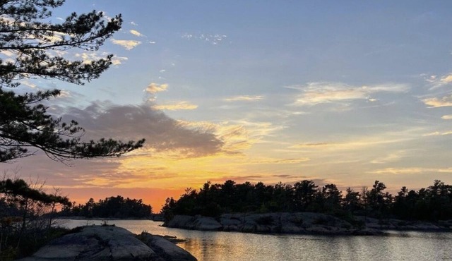 Cozy 2-bedroom cottage in Pointe au Baril