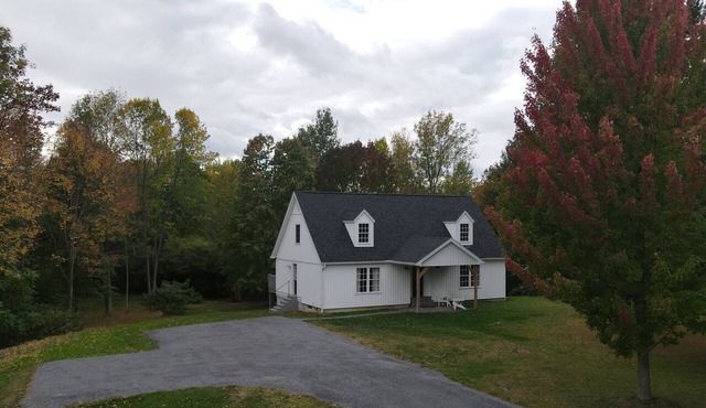 Cozy 2-bedroom house in fantastic Oswego with AC and fitness room