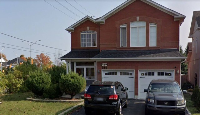Cozy 2-bedroom luxury suite near Toronto airport.