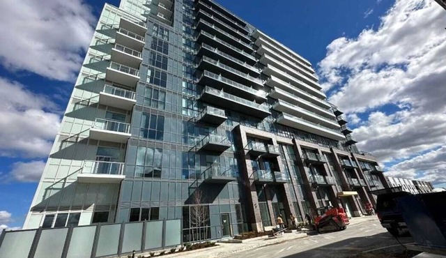 COZY 2 BEDROOMS ONE FULL BATH IN THE NEW DOWNTOWN VAUGHAN, MINS FROM SUBWAY