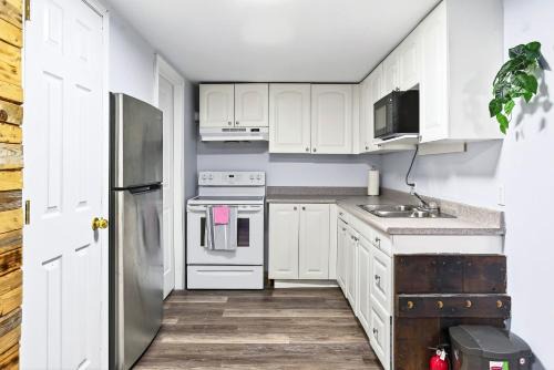 Cozy 2-BR Abby's Lodge in Downtown Fredericton