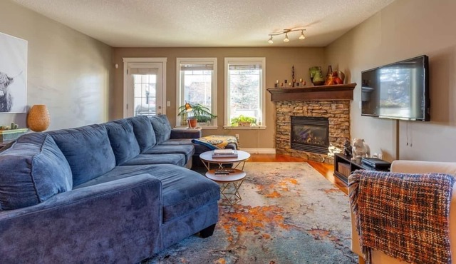 Cozy 2BR | Banff | Fireplace | Patio