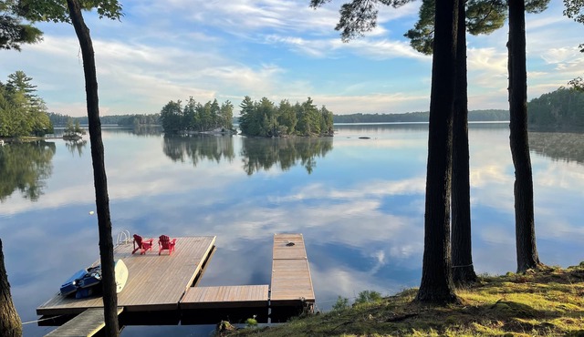 Cozy 3 bedroom cottage with spectacular lake views