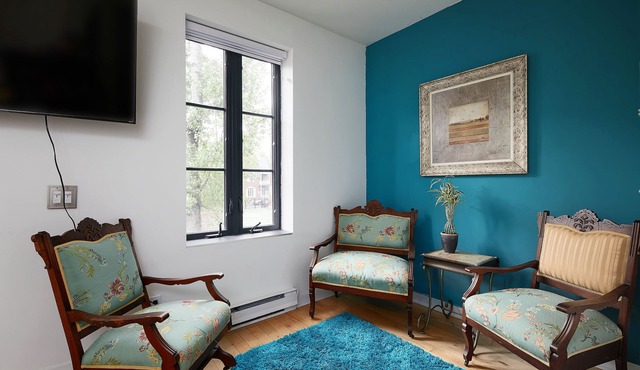 Cozy 3- floor townhouse with Mont Royal view in the most desired area Montreal l