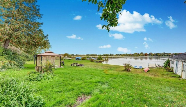 cozy 5br waterfront cottage kirfield,hotub