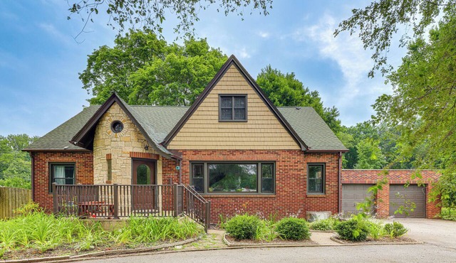Cozy Abode ~ 3 Mi to Indiana Dunes Nat'l Park
