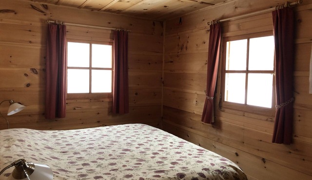 Cozy and remote off-grid Cabin - find peace, relax, enjoy nature.