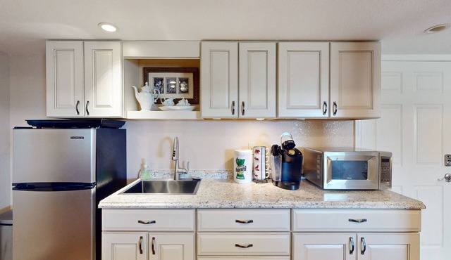 Cozy apartment with large patio, wifi, dog friendly in Peyton