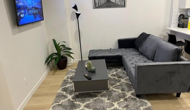 cozy basement suite with 1-bed, wi-fi & Neflix