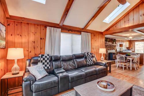 Cozy Cabin, Fire Pit & Dock Option, Alton Bay