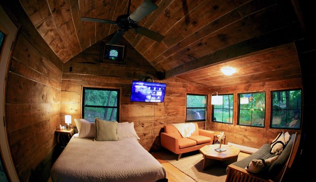 Cozy Clappison Cabin - 8 acres of private forest!🌳
